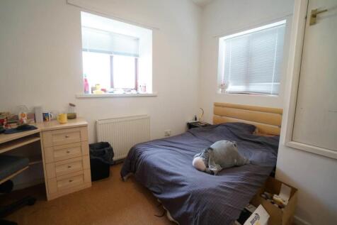 1 Bedroom Flat in LL57 2BG