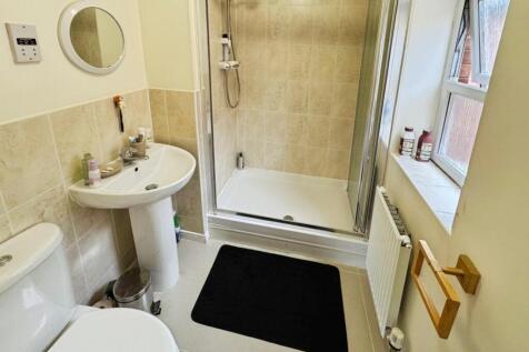 Bedroom One Ensuite.jpg