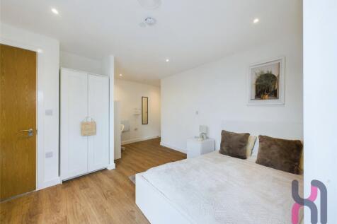 AVAILABLE 10TH AUGUST! Key Features: Fully furnished studio apartment Utility bills included* On-site gym & laundrette 2 minutes from Salford University Excellent transport links