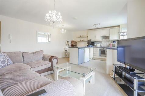 Keenans Lettings are delighted to offer this one bedroom flat located on the first floor to the rental market located in Swinton, within close proximity to local amenities and commuter links via car o
