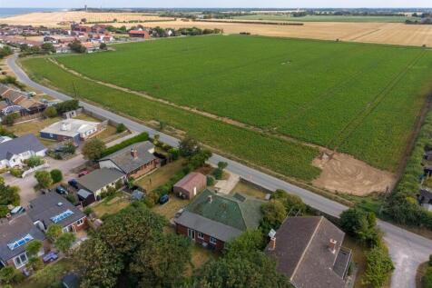 farmland views towards Walcott Church