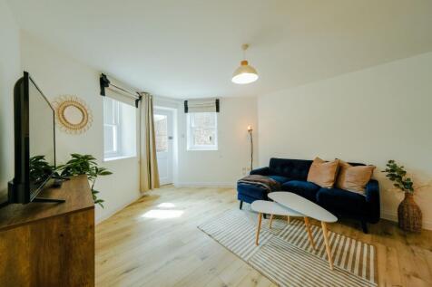 New block of 7 apartments. This 2 bedroom flat is ideally located in Clifton, only a few minutes from Clifton village and the Clifton suspension bridge. All bills included, flexible arrangement