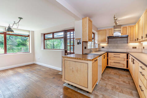 8663587-interior1...