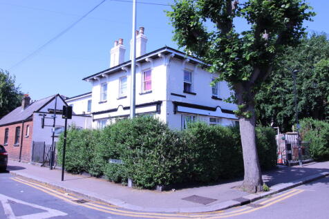 CMC are delighted to present this well-presented one-bedroom lower ground floor flat, ideally located in the heart of the highly sought-after Village area.