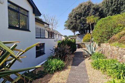 Rear terrace garden