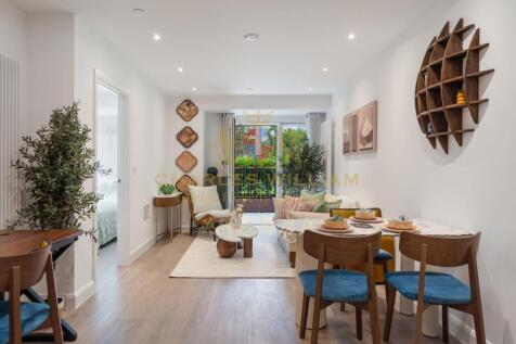 1 bedroom apartment in Royal Eden Dock Brand new apartment