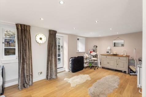 4 bed, 2 bath Town House in Edinburgh - Photo 38