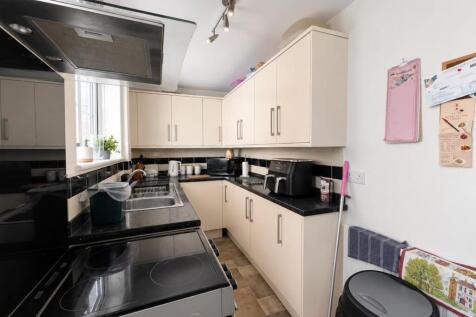 5 Severn View Parade - kitchen.jpg