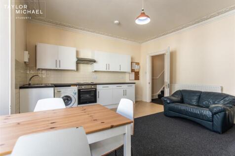 Living Room / Kitchen