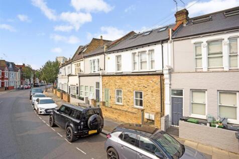 77276_Flat-3-121-Stephendale-Road-London (2).jpg