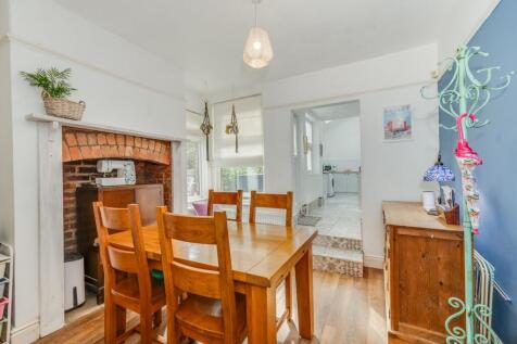 LOUNGE, KITCHEN AND DINER