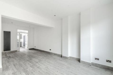 LONG LET. Finished to an excellent standard throughout, this stunning 4 bedroom house benefits from generous bedrooms, 3 shower rooms, modern open-plan kitchen and a Patio.