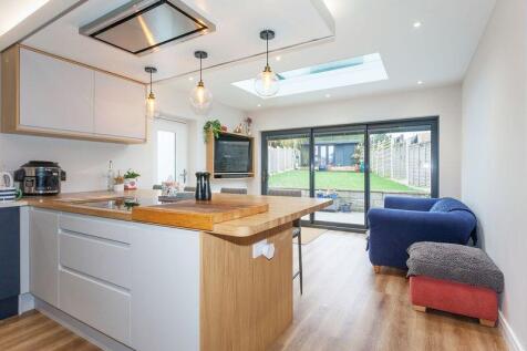 OPEN PLAN LIVING/DINING KITCHEN
