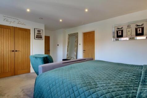 Principal Bedroom - reverse view