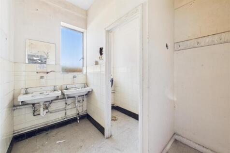 27 Eastover, Bridgwater, Somerset TA6 5AW | Freeho