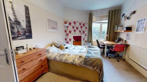 ** 6 BED ** HEADINGLEY ** SPACIOUS BEDROOMS ** LARGE KITCHEN ** 2 BATHROOMS ** AVAILABLE FOR £475.00PPPW FROM 01/07/2026 ! ** Beautifully presented 6 bedroom terrace house located in central Headingl