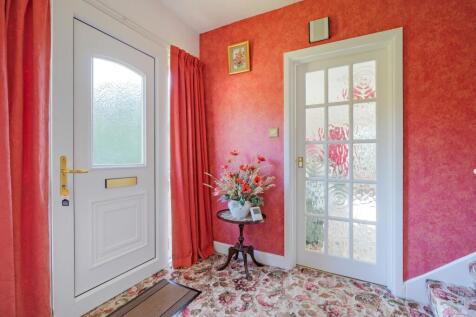 4 bed, 2 bath Detached in Sheffield - Photo 14