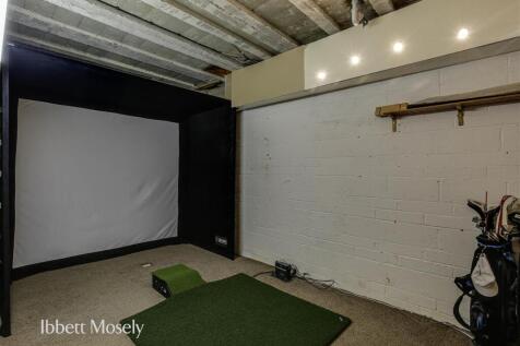 29 Inside Garage.jpg