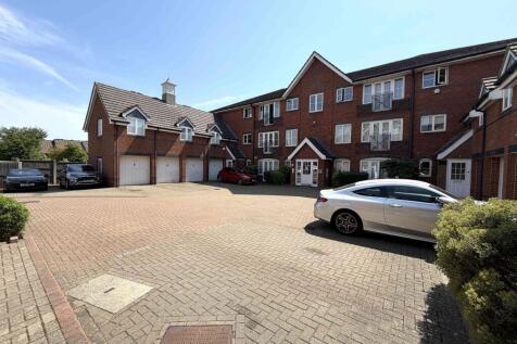 Spacious one bedroom apartment with residents parking space situated within a popular private development in Mill Hill NW7. In excellent condition having been newly decorated as well as superb natural