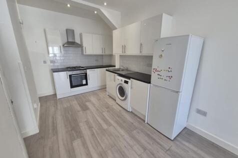 A well presented two bedroom apartment ideally located on Tooting High Street, offering bright and spacious accommodation, excellent transport links and an array of shops, cafés and restaurants right