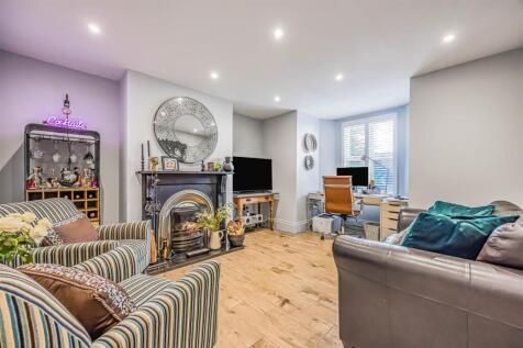 10 Kenilworth Road, Southsea-Smalll-PorticoMarketi