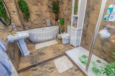 Bathroom image 3