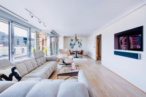5 bed, 4 bath Apartment in Manchester - Photo 1