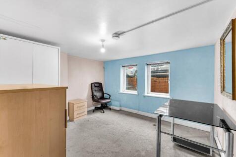 33 bed, 15 bath Detached in Manchester - Photo 12