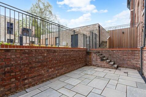 Apt 3 Beverley Court