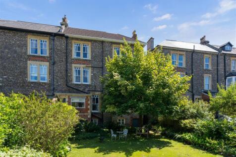 8 bed, 2 bath Semi-Detached in Bristol - Photo 42