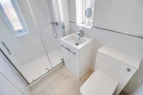 SHOWER ROOM/W.C.