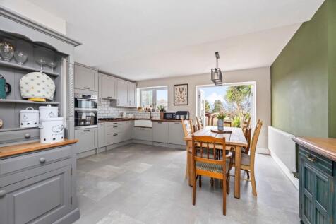 Gleton Aveue 53 KITCHEN BREAKFAST ROOM.jpeg