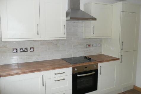 2 DOUBLE BEDROOM GROUND FLOOR APARTMENT WITH ALLOCATED PARKING !!This stunning apartment located in a quiet cul-de-sac on the St George/Hanham borders, well positioned for commuting into the City Cent