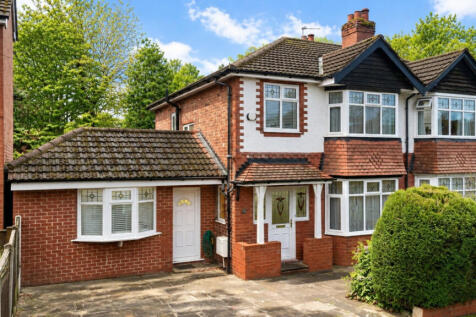 4 Bedroom Semi-Detached in Cheadle Hulme
