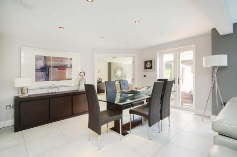 5 bed, 4 bath Detached in Sheffield - Photo 11