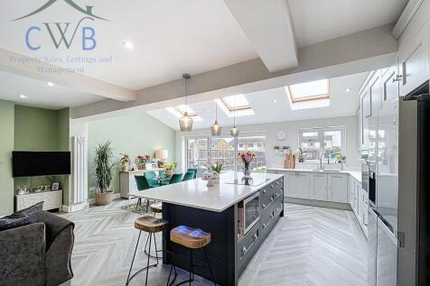 Kitchen/Dining/Family room