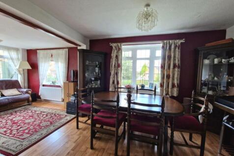 Dining room/Sun room