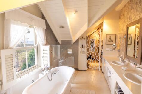 MES with dressing room