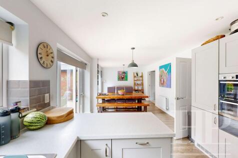 Kitchen/dining/family room