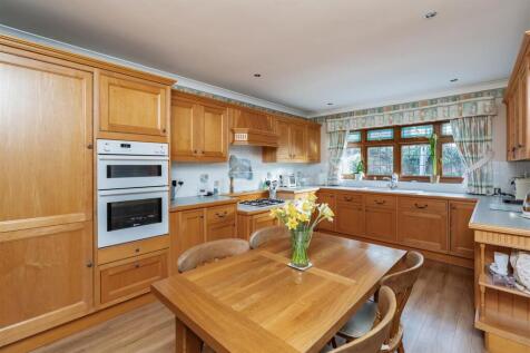 Kitchen/Breakfast Area