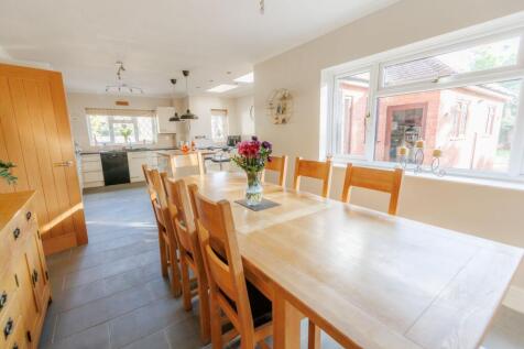 Dining room into Kitchen