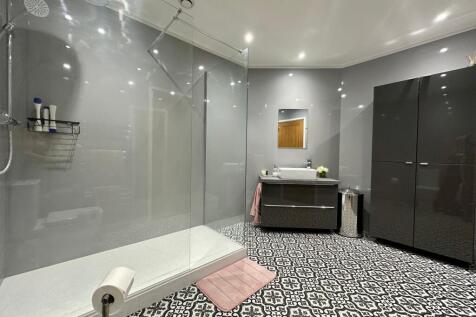 Ground floor bathroom