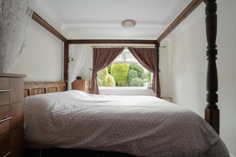 EweMove Estate Agents Scunthorpe - Bedroom 1