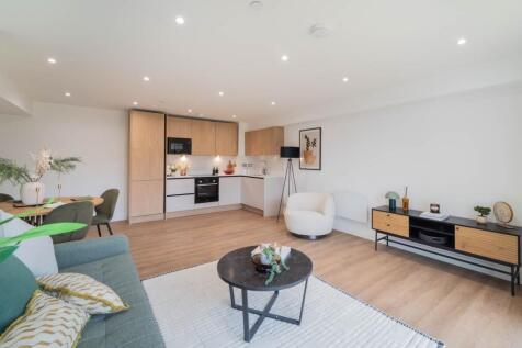 Open plan kitchen/dining/living room