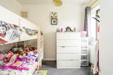 28 Highwood Crescent-09.jpg