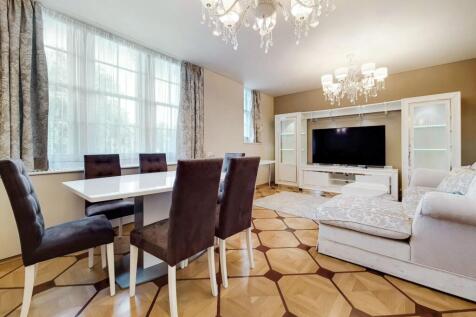 A two bedroom lateral apartment, situated on the first floor of an impressive Grade II listed residential building overlooking Green Park.