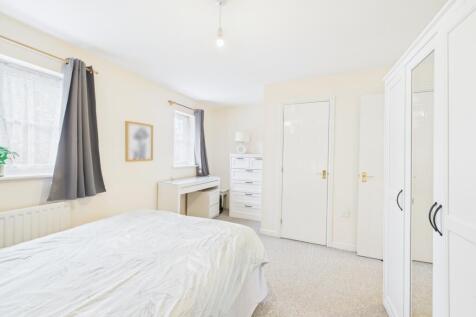 CAM02023G0-PR0173-STILL054