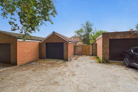 Rear Access Parking &amp; Garage