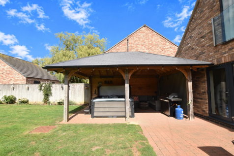OUTDOOR VERANDA