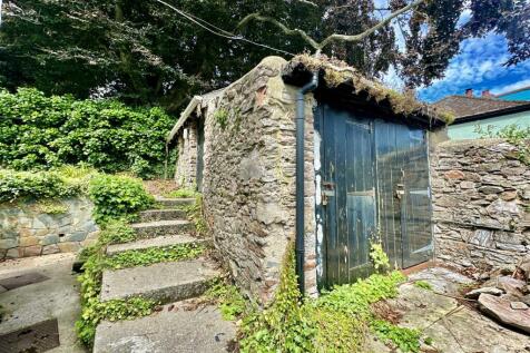 Outhouse_.jpg
